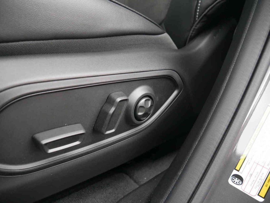 New 2026 Baltic Gray Metallic Clear-Coat Exterior Paint Jeep Laredo image 22