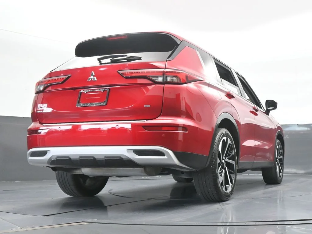 Used 2024 Red Mitsubishi SE Black Edition image 54