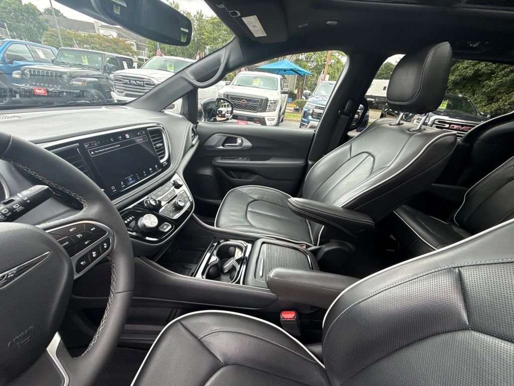 Used 2026 Black Chrysler Limited image 18