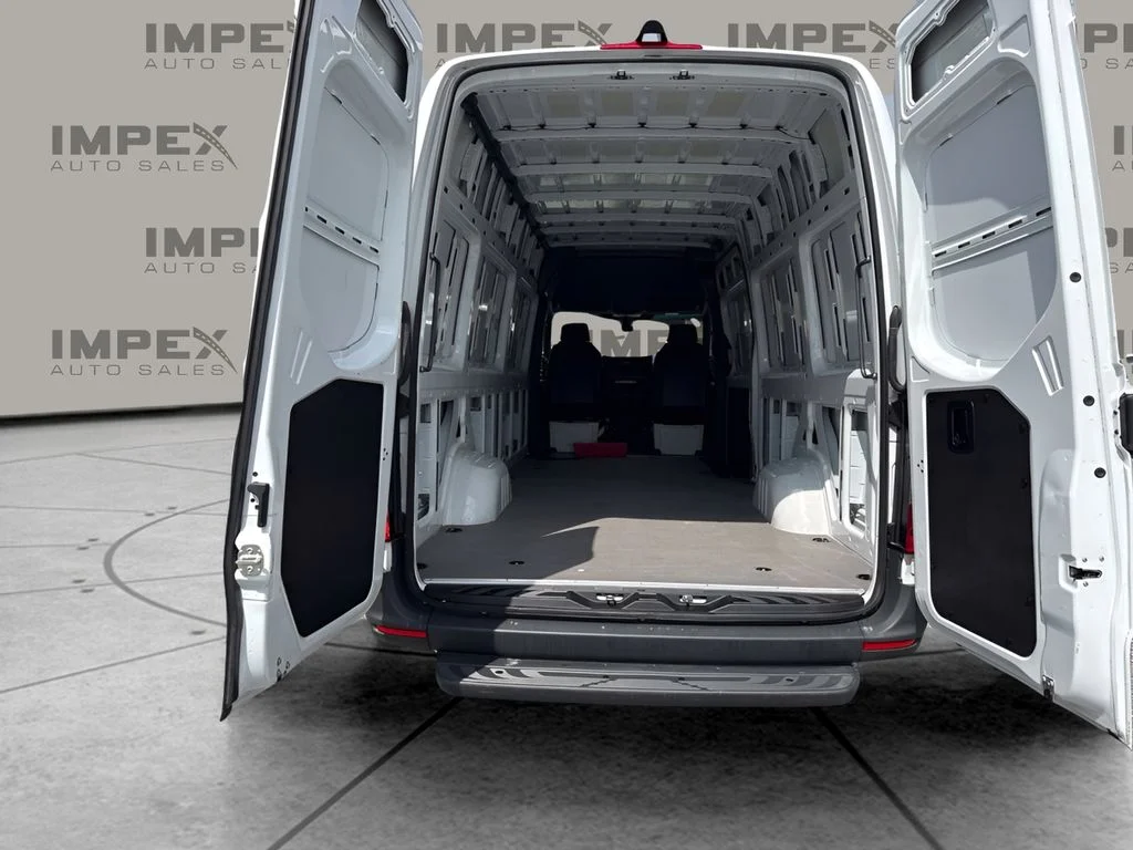 Used 2025 White Mercedes-Benz Cargo 170 WB image 23