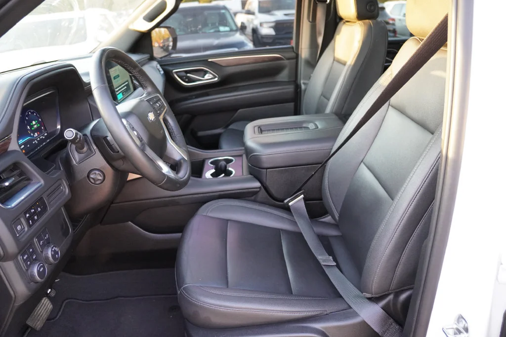 Used 2023 Summit White Chevrolet LT image 6