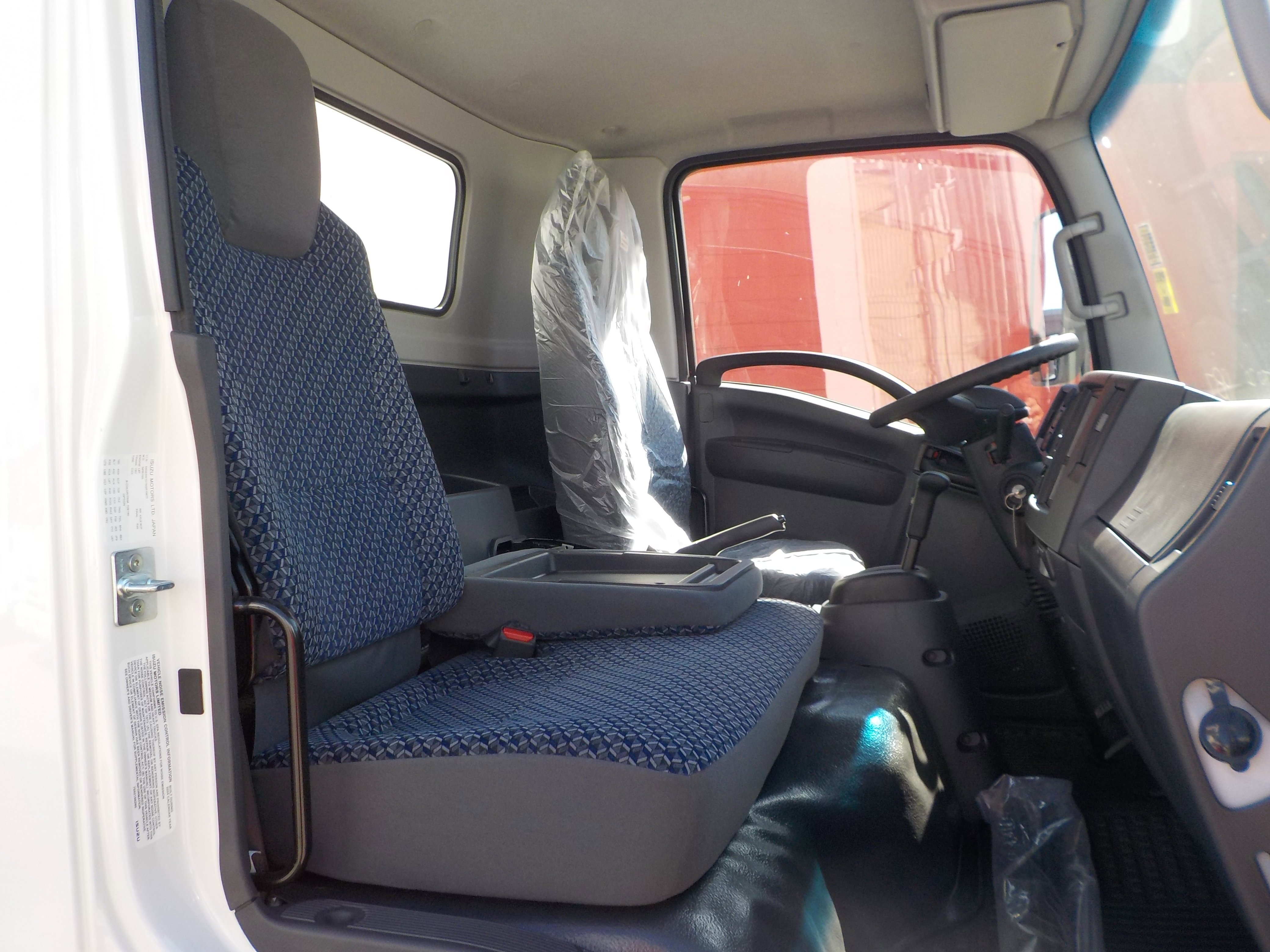 Used 2024 White ISUZU  image 11
