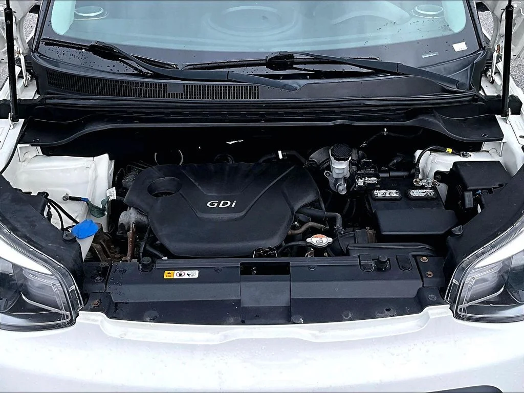 Used 2016 White Kia Base image 11
