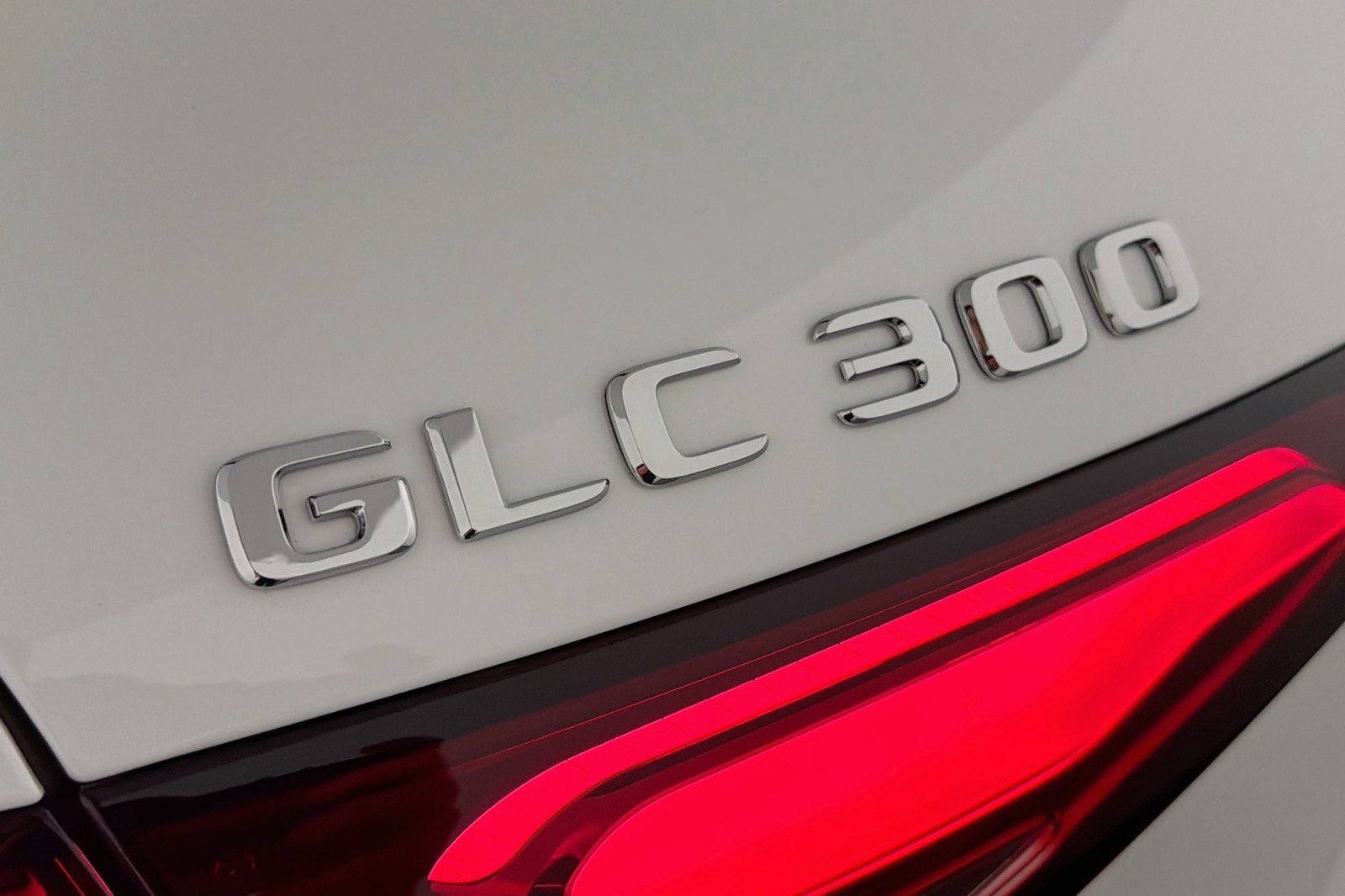 New 2026 Polar White Mercedes-Benz GLC 300 SUV image 8