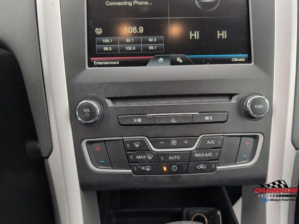 Used 2016 Silver Ford SE image 20