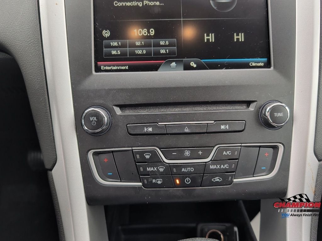 Used 2016 Silver Ford SE image 20