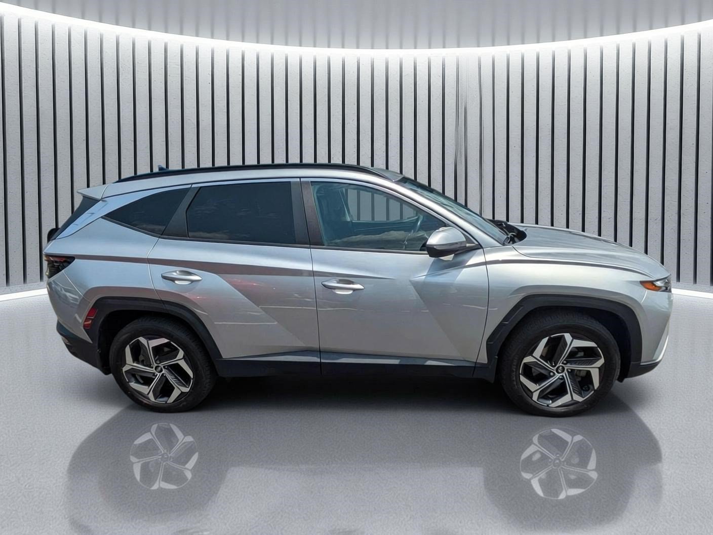 Used 2023 Shimmering Silver Hyundai SEL image 4