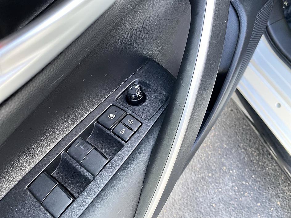 Used 2025 Ice Cap Toyota Hybrid SE image 11