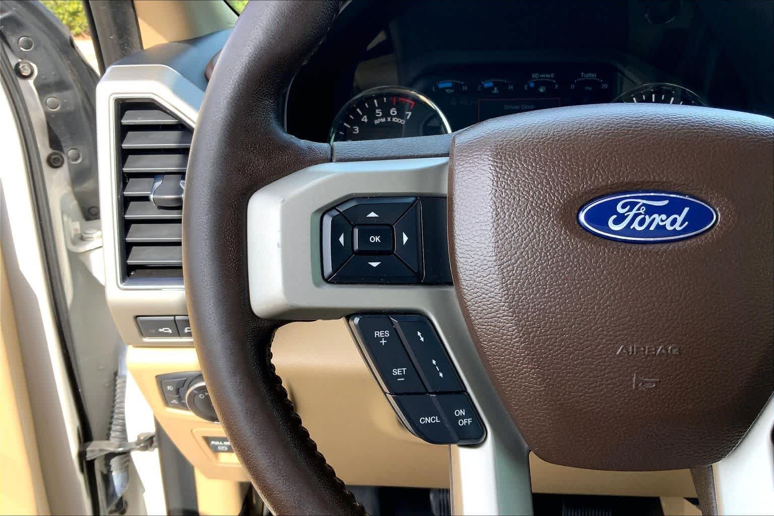 Used 2019 White Platinum Metallic Tri-Coat Ford LARIAT image 24