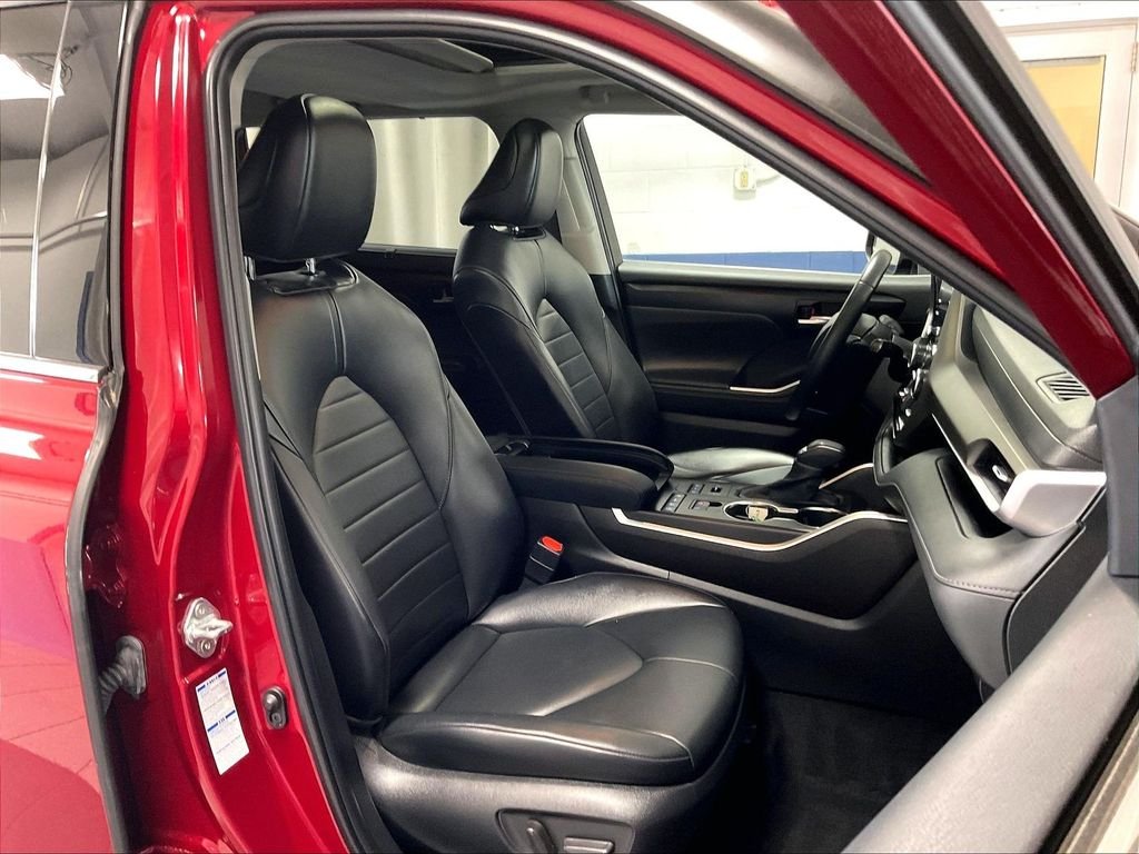Used 2022 Red Toyota XLE image 11