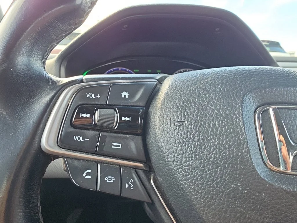 Used 2020 Silver Honda EX-L image 18