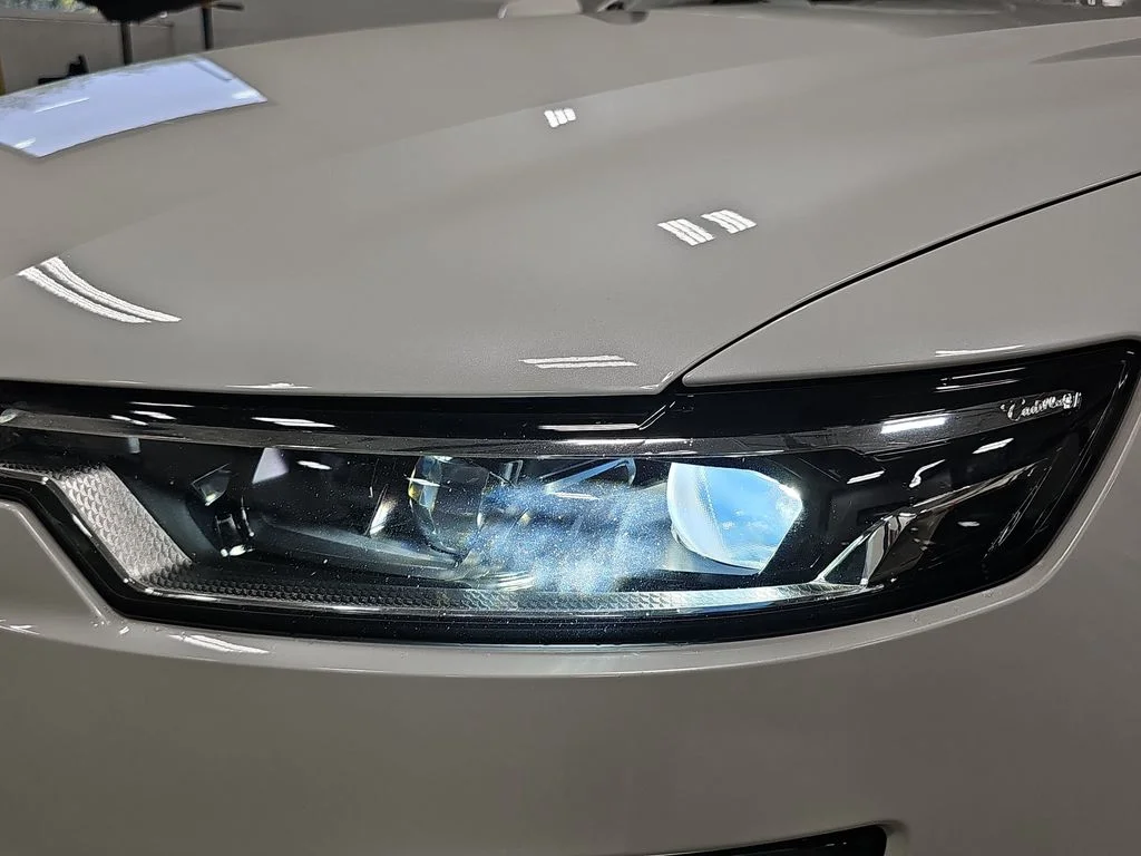 Used 2020 White Cadillac Sport image 32
