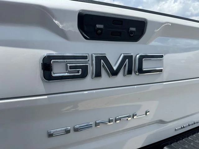 Used 2024 White Frost Tricoat GMC Denali Ultimate image 53