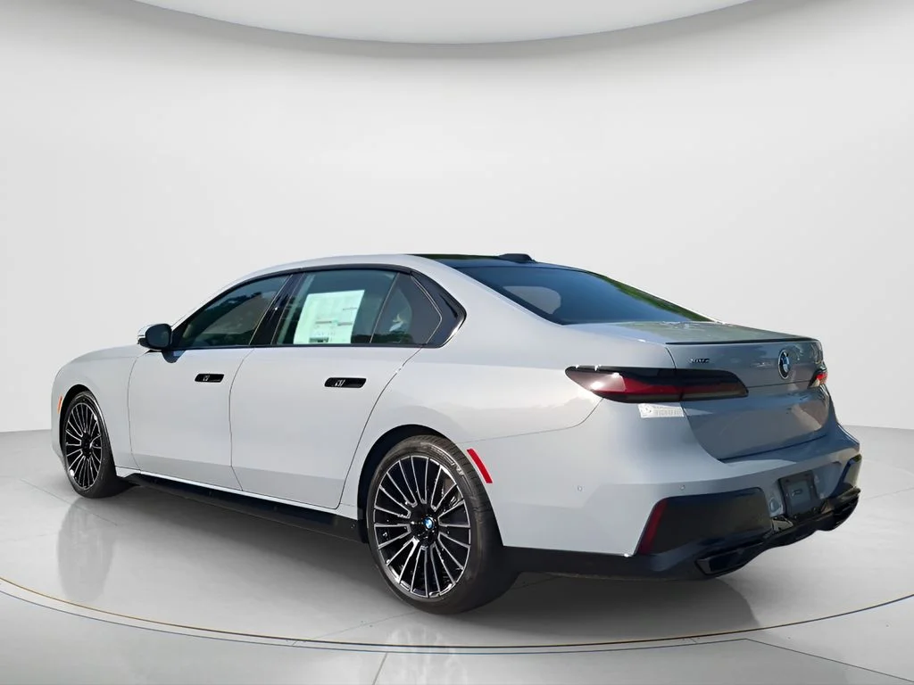 2025 BMW 7 Series 760i - Photo 7