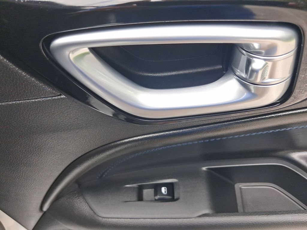 Used 2025 Silver Jeep Latitude image 31