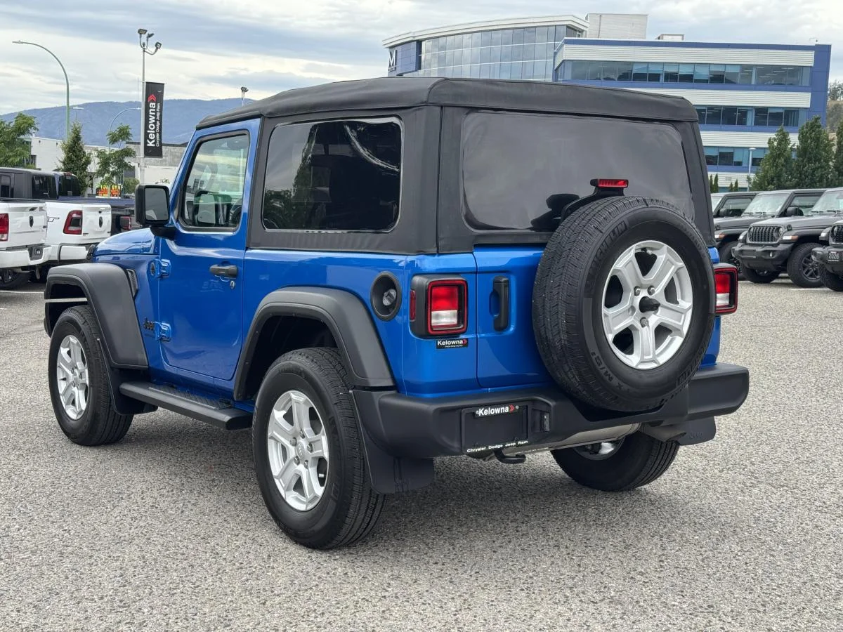 Used 2023 Blue Jeep Sport S image 9