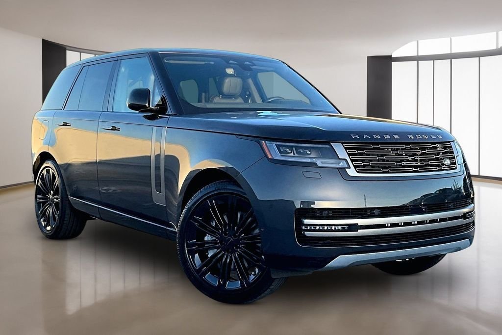New 2026 CARPATHIAN GREY Land Rover SE image 2
