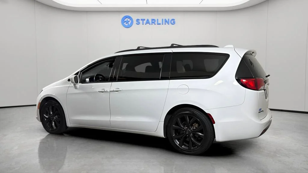 Used 2019 White Chrysler Touring Plus image 5