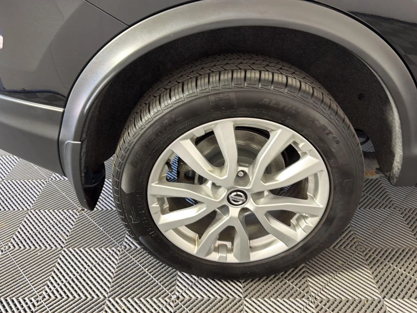 Used 2022 Magnetic Black Pearl Nissan SV image 14