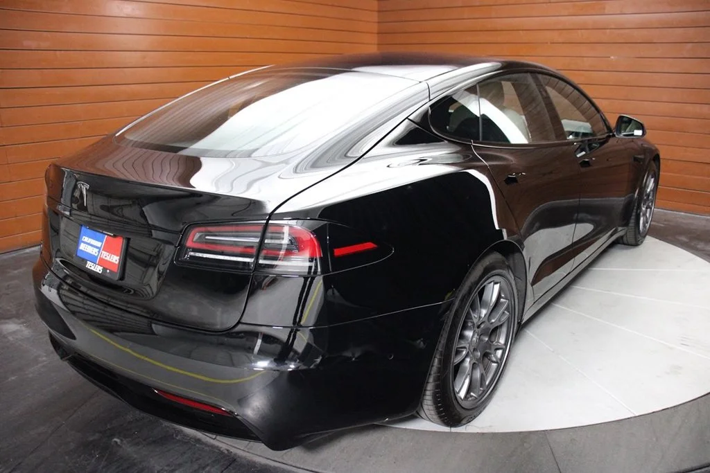 Used 2022 Solid Black Tesla Base image 15