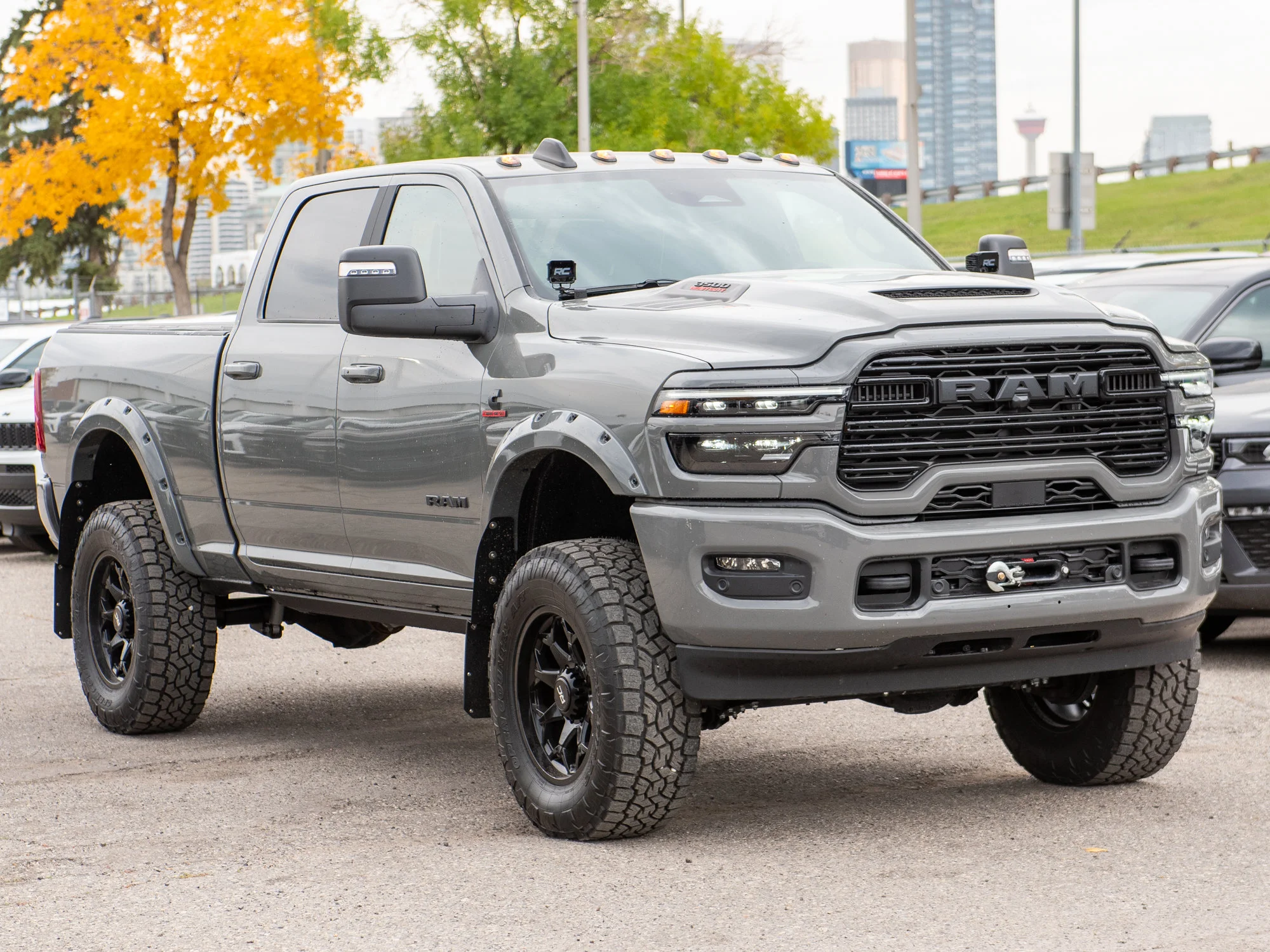 New 2026 Grey RAM Laramie Night* Crew Cab 4x4, 5 Inch Lift, 37 Inch Toyos, Winch, Pwr Running Boards image 13