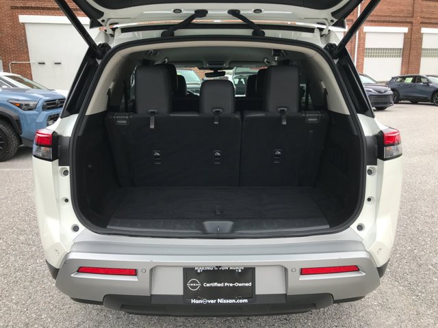 Used 2024 Pearl White Tricoat Nissan SL image 26