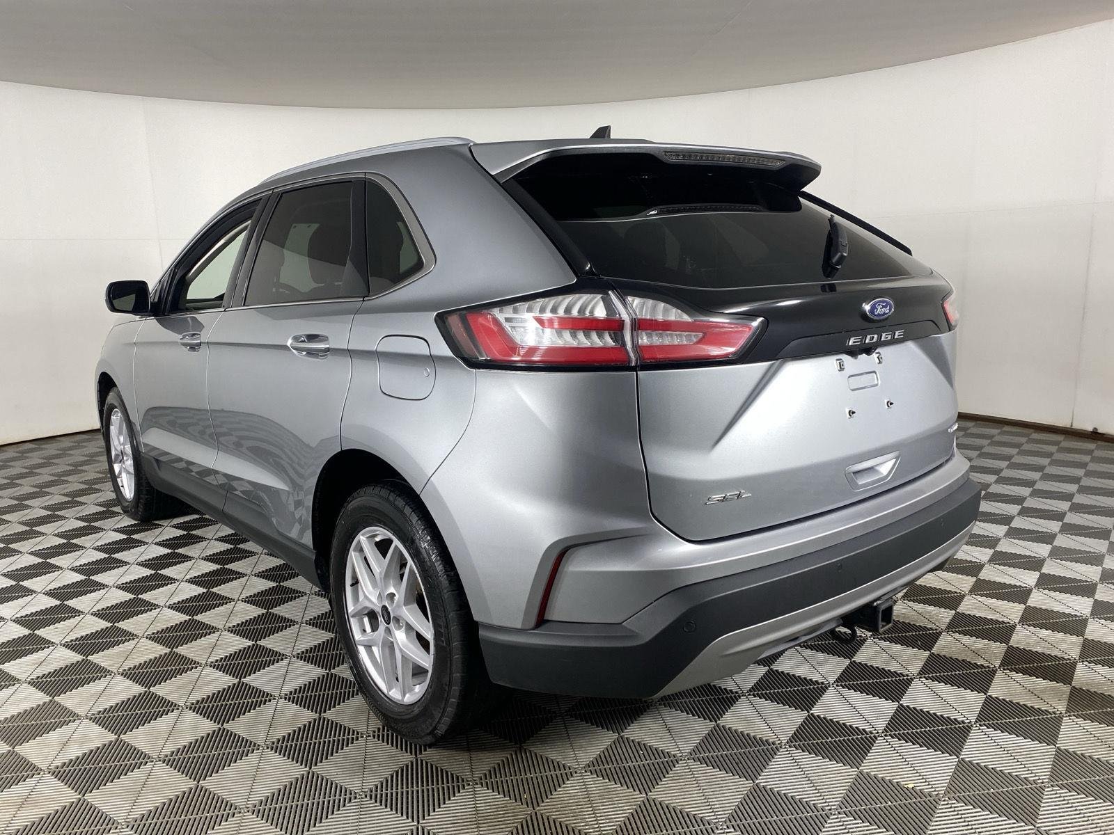 Used 2024 Iconic Silver Ford SEL image 8