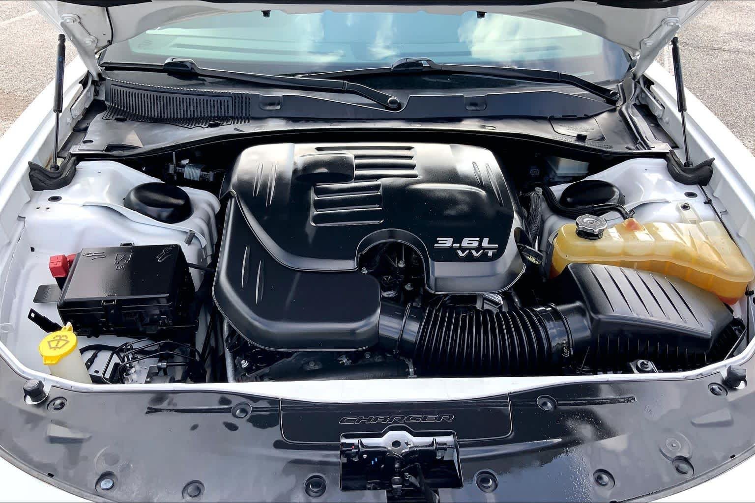 Used 2021 White Knuckle Clearcoat Dodge SXT image 31