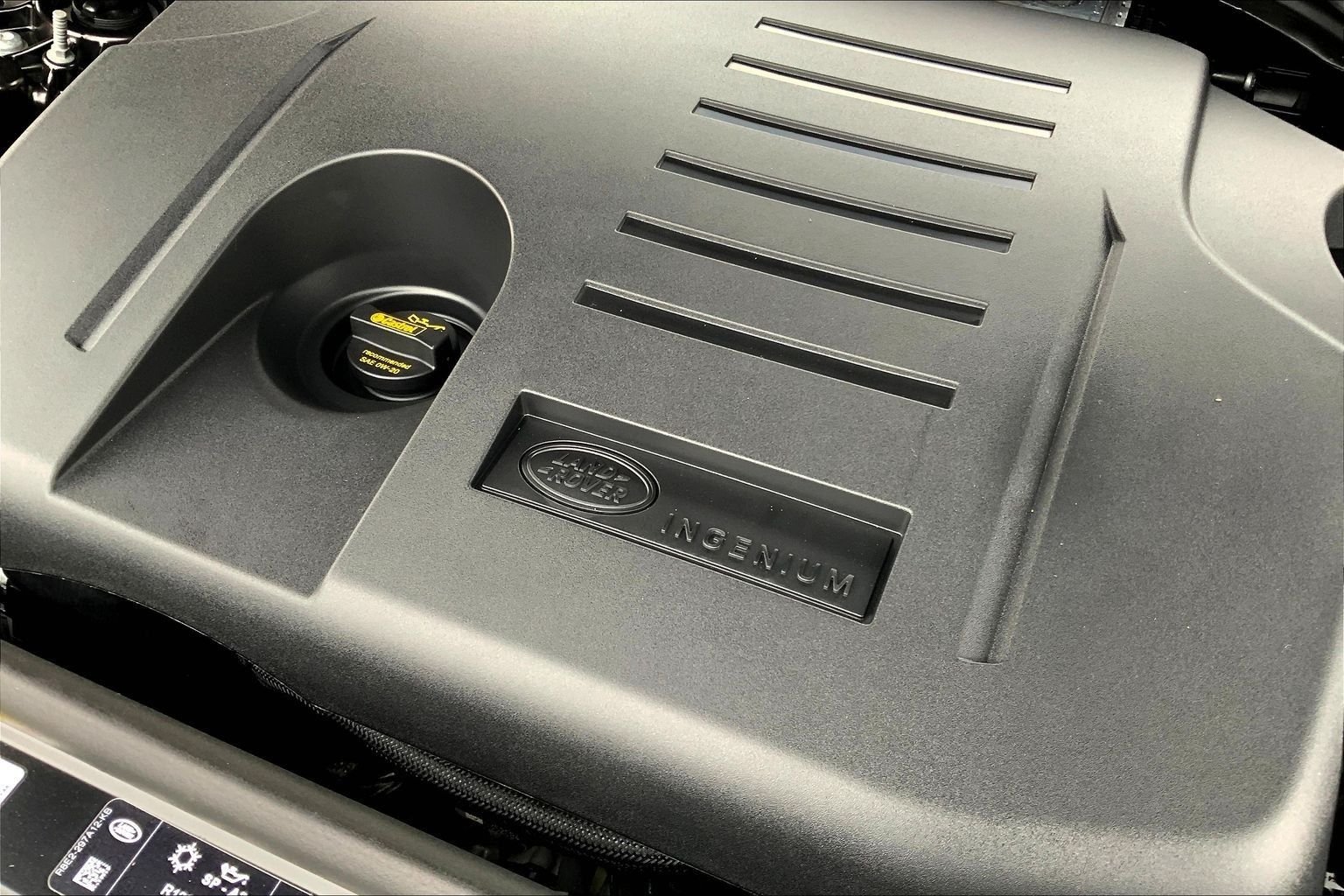 New 2026 Tourmaline Brown in Gloss finish LAND ROVER SE 7 Seats image 17