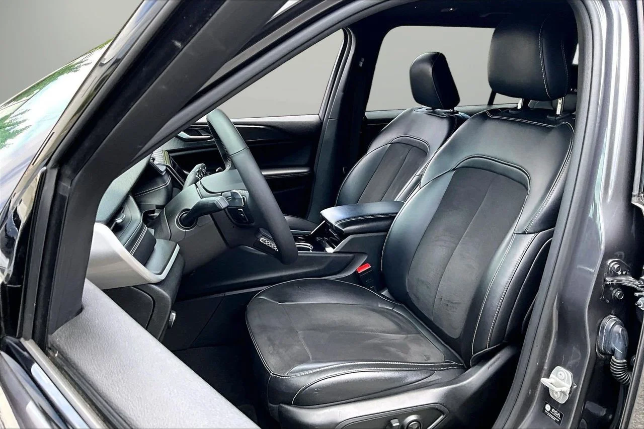 Used 2023 Gray Jeep Altitude image 20