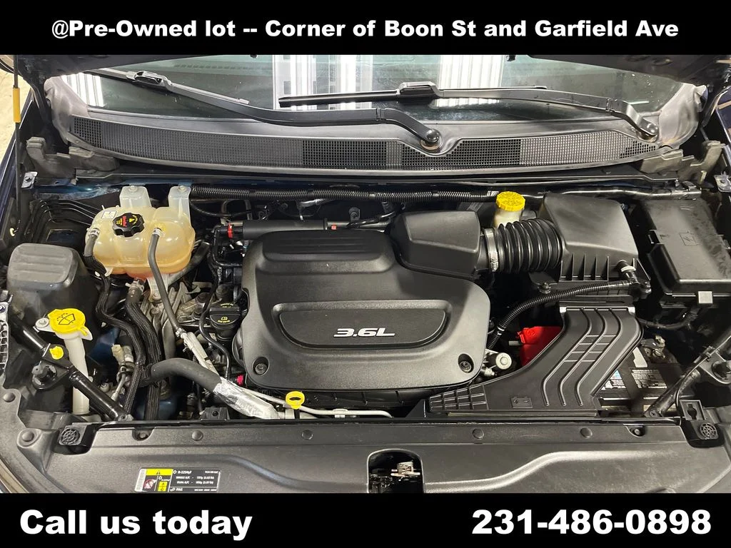 Used 2017 Blue Chrysler LX image 3