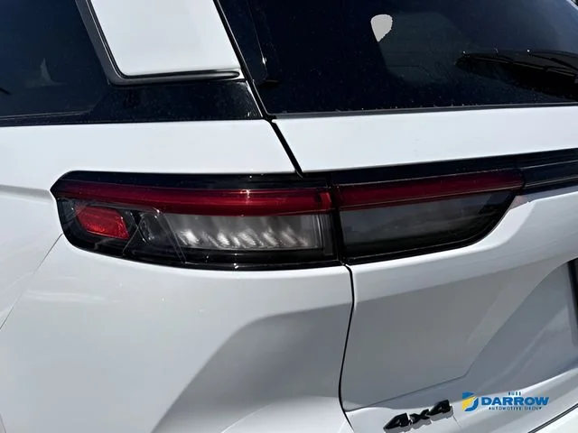 New 2026 Bright White Clear-Coat Exterior Paint Jeep Altitude image 25