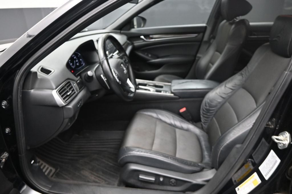 Used 2018  Honda Sport image 16