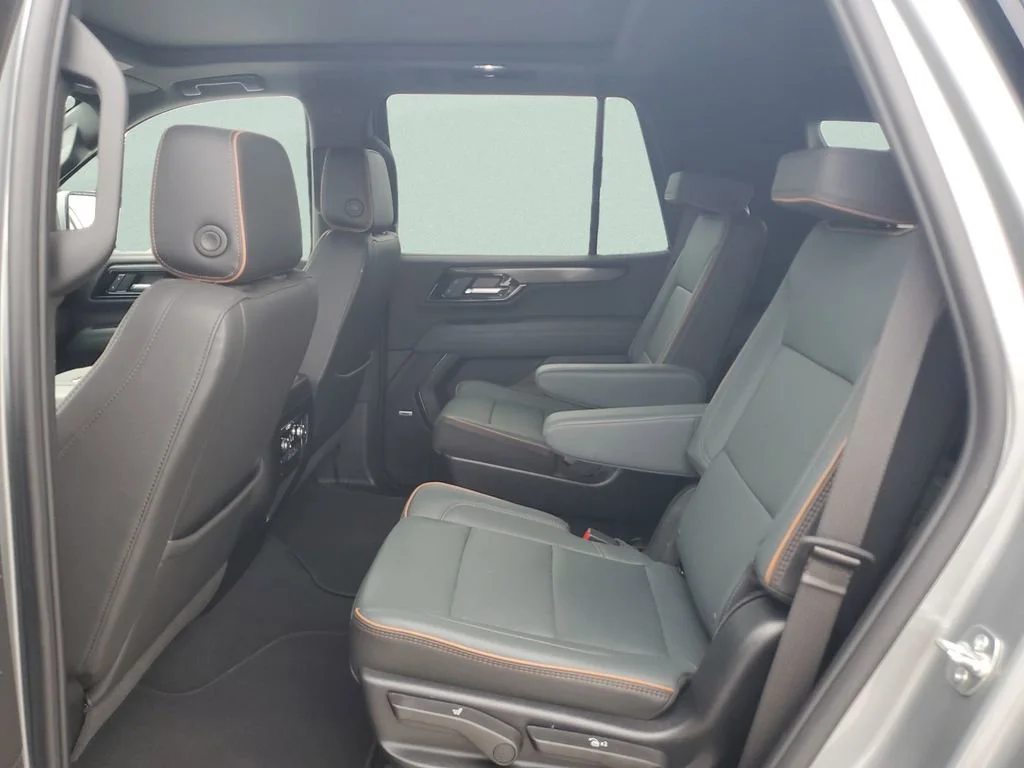 Used 2025 Sterling Metallic GMC AT4 image 10