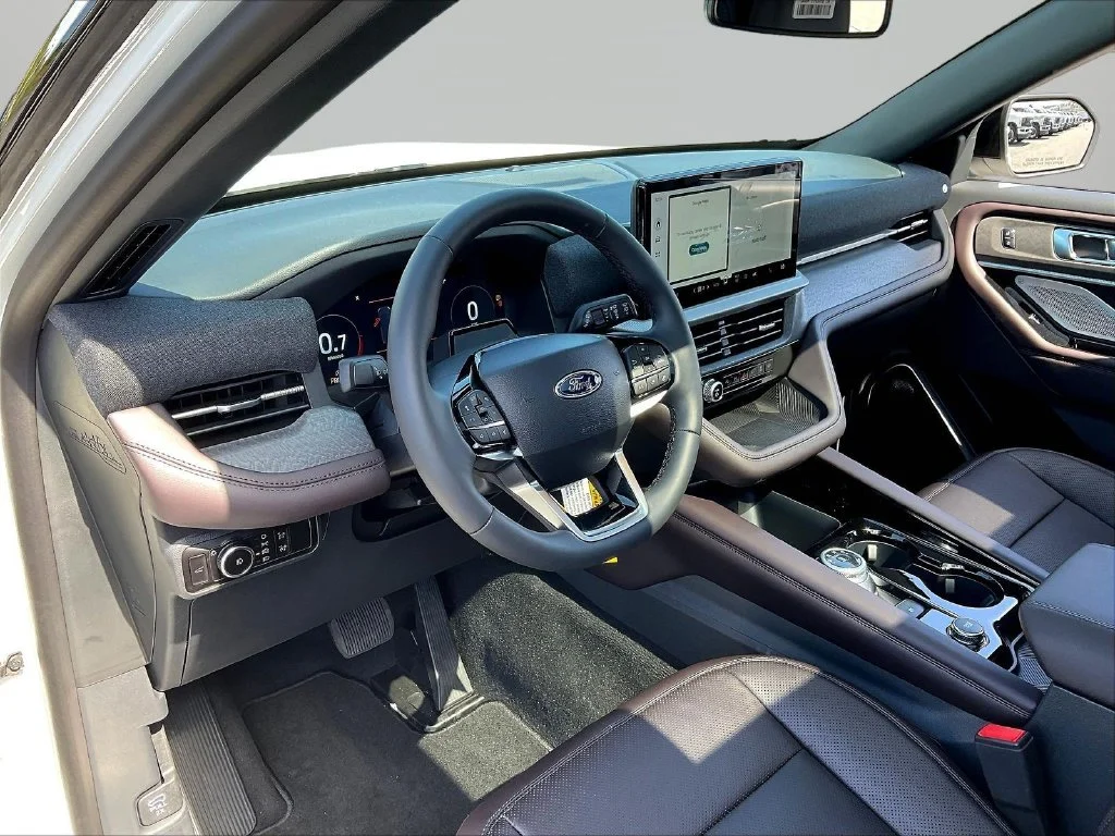 New 2026 Star White Metallic Tri-Coat Ford Platinum™ image 7