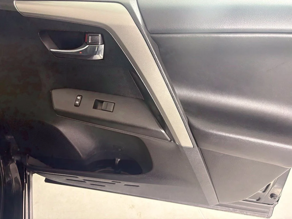 Used 2018 Black Toyota XLE image 12