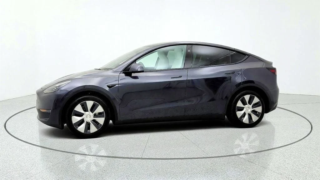 Used 2024 Stealth Grey Tesla Long Range AWD w/ 7-Seat White & Black Premium Interior image 8