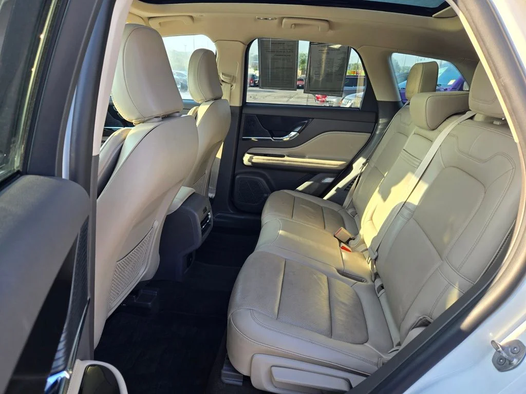 Used 2022 White Lincoln Reserve image 29