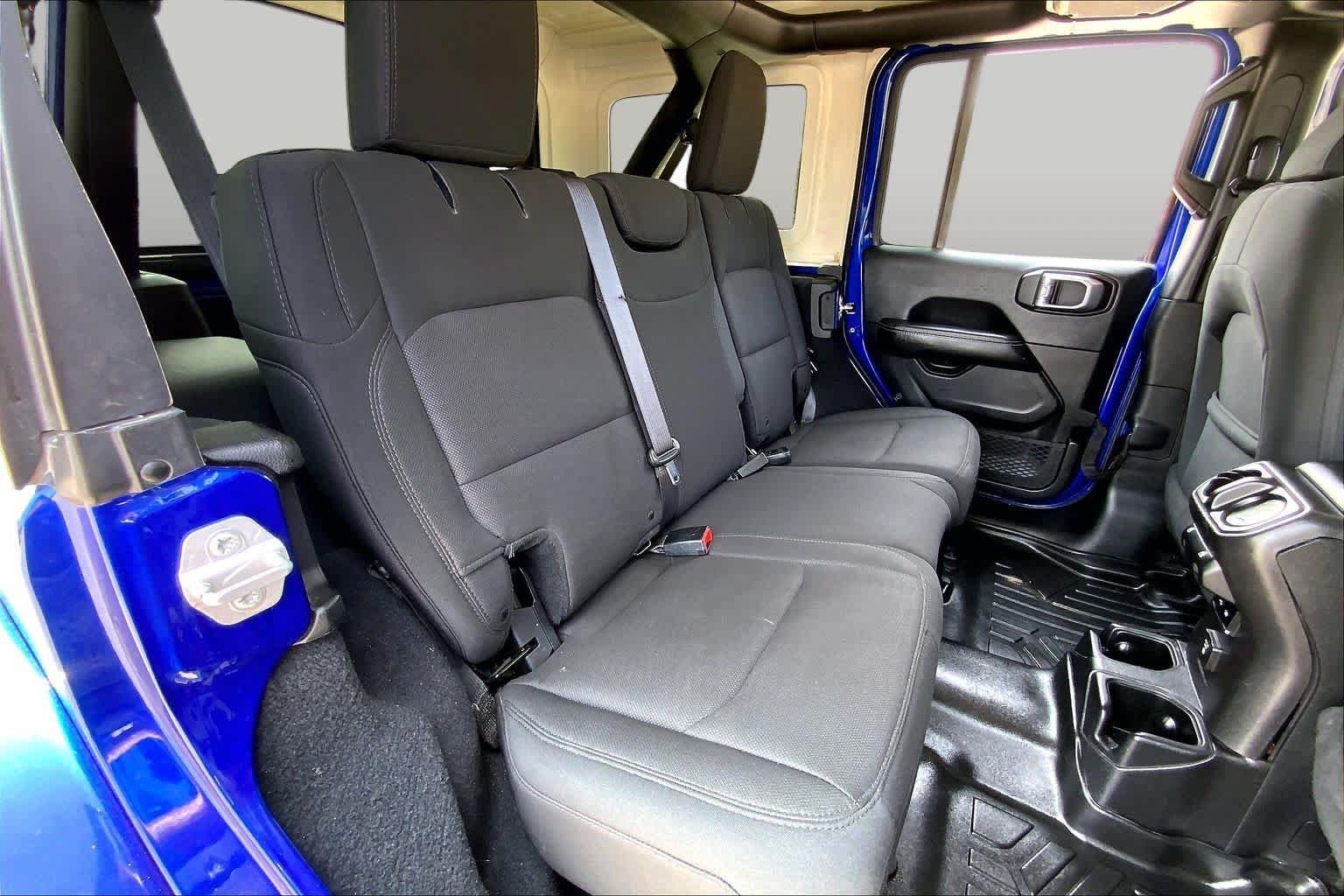Used 2018 Ocean Blue Metallic Clearcoat Jeep Sahara image 19