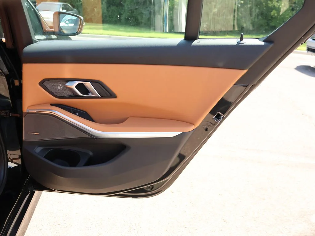 2025 BMW 3 Series 330i - Photo 16