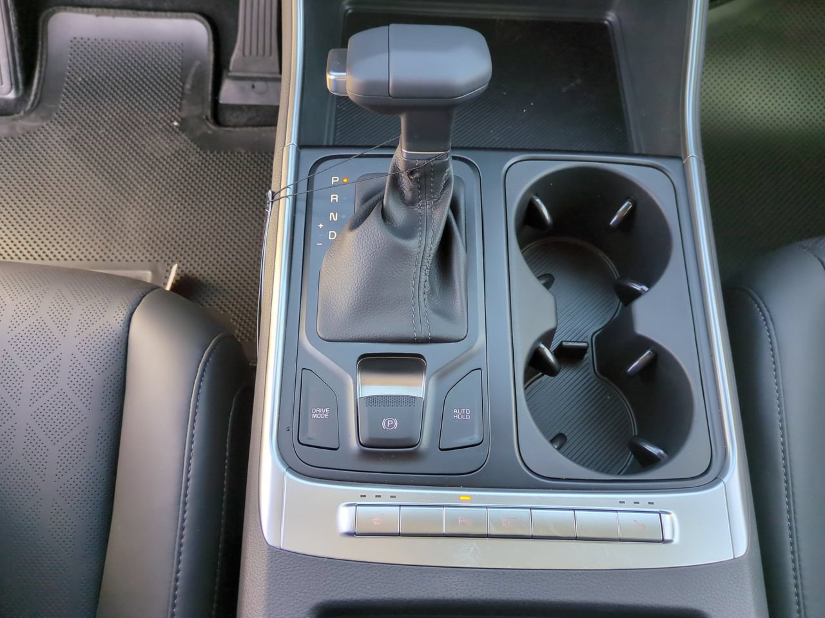 New 2026 Snow White Pearl Kia LXS image 17