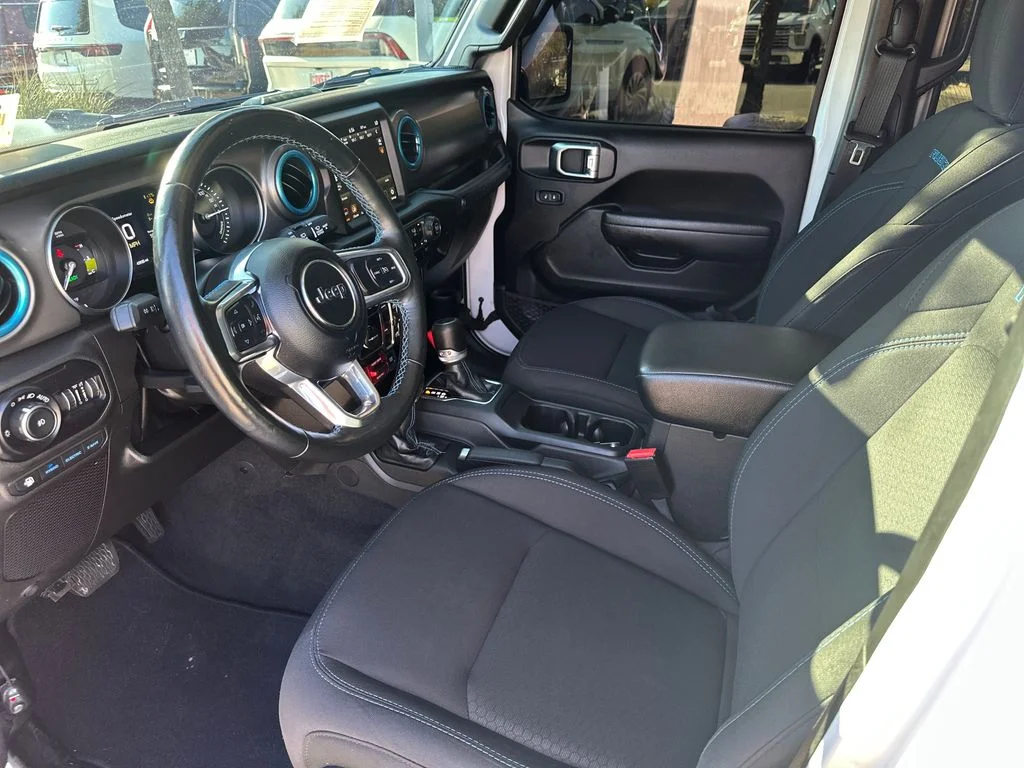 Used 2022 White Jeep Unlimited Rubicon 4xe image 21