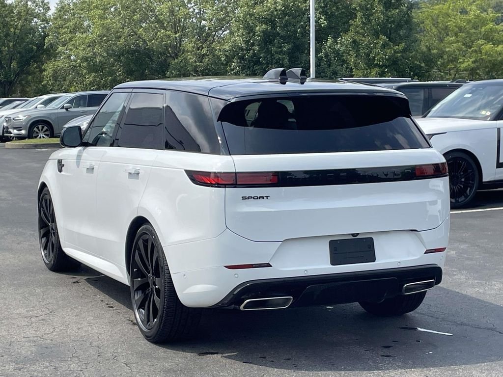 New 2026 Fuji White Land Rover Dynamic SE image 9
