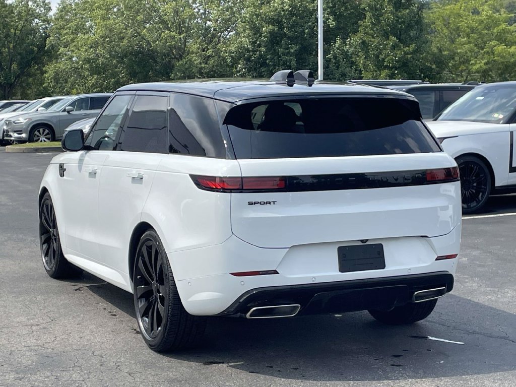 New 2026 Fuji White Land Rover Dynamic SE image 9