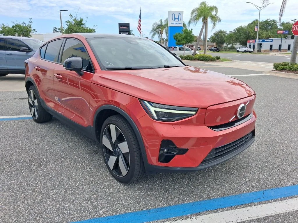 Used 2023 Red Volvo Ultimate image 3