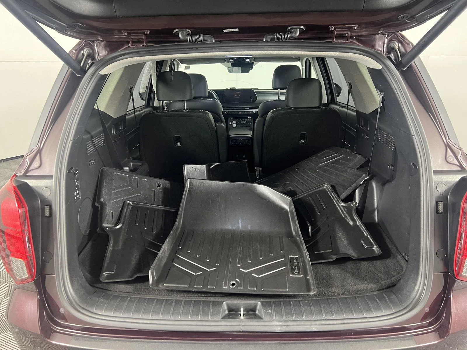 Used 2023 Sierra Burgundy Hyundai Limited image 18
