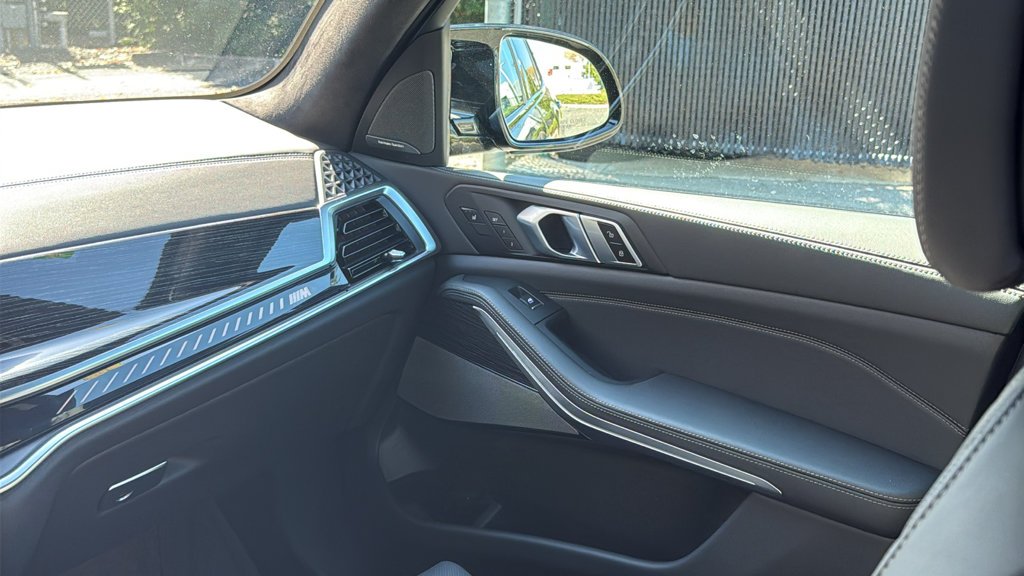 Used 2026 Carbon Black Metallic BMW M60i image 27