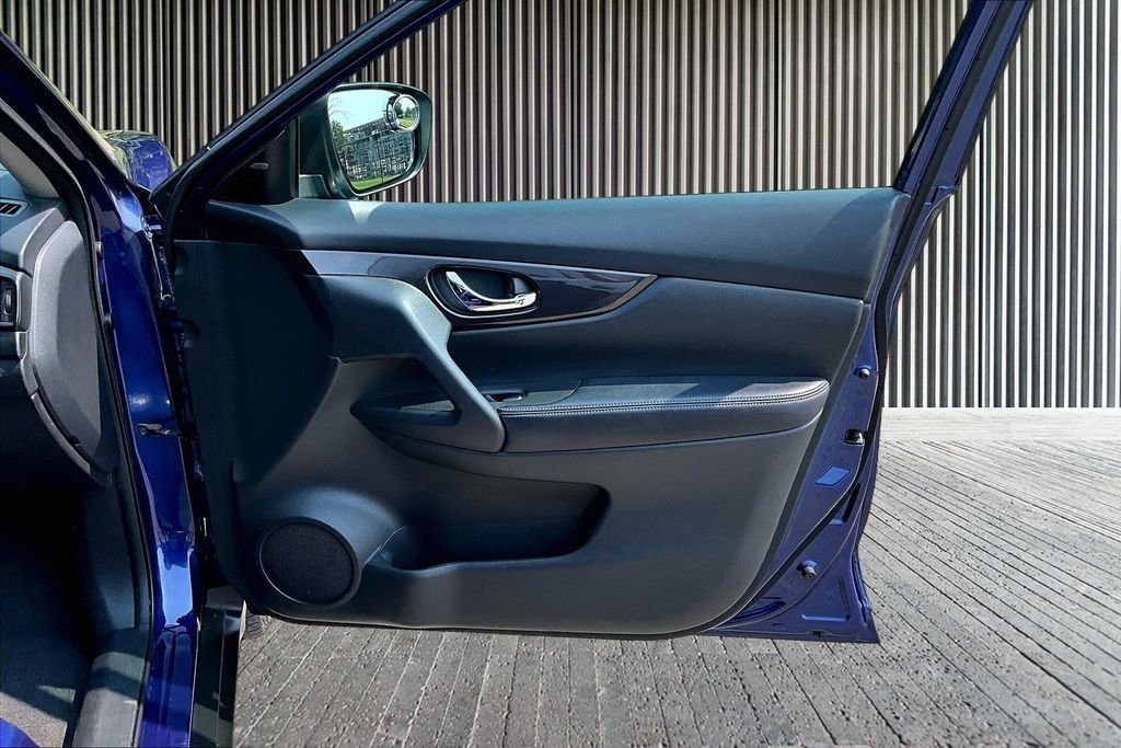 Used 2018 Blue Nissan S image 24