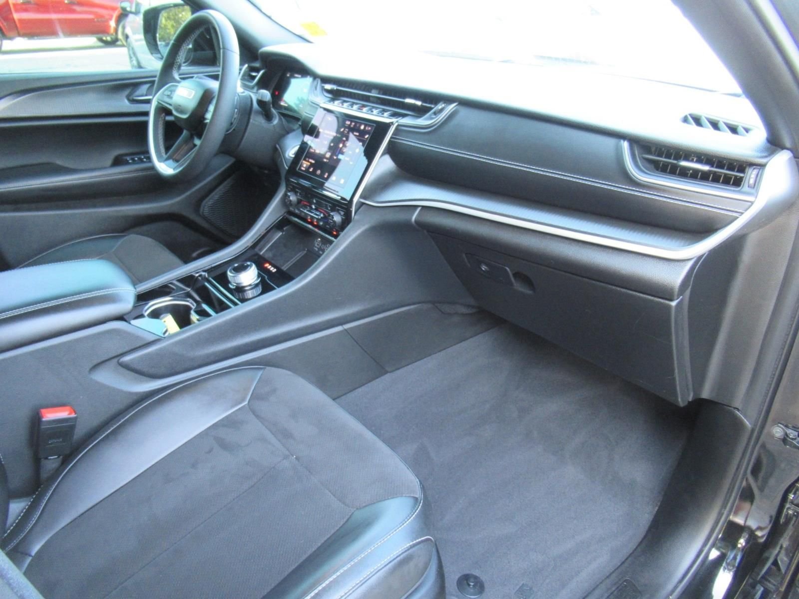 Used 2023 Black Jeep Altitude X image 11