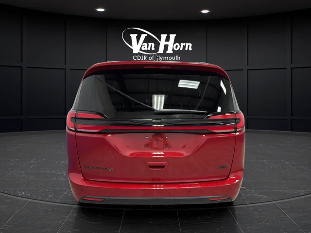 New 2026 Red Hot Pearl-Coat Exterior Paint Chrysler Select image 4